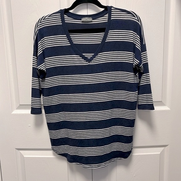 Market & Spruce Sweaters - 🤍 Market & Spruce V-Neck 3/4 Sleeve Tee Striped Navy Blue Size Small 🤍